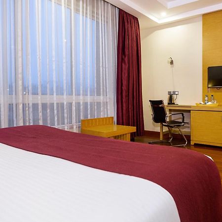 Three Steers Hotel Meru Екстериор снимка