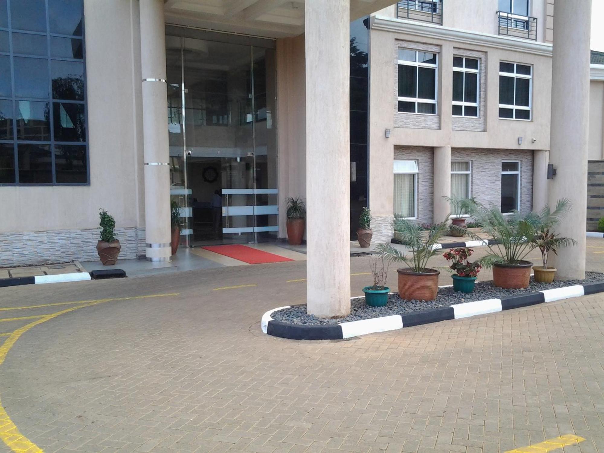 Three Steers Hotel Meru Екстериор снимка