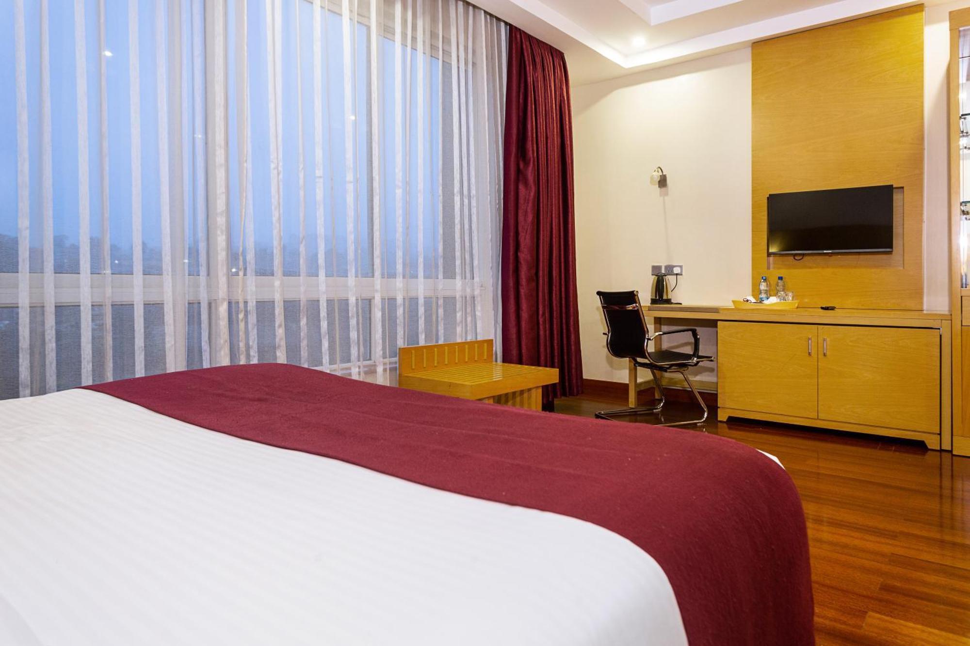 Three Steers Hotel Meru Екстериор снимка