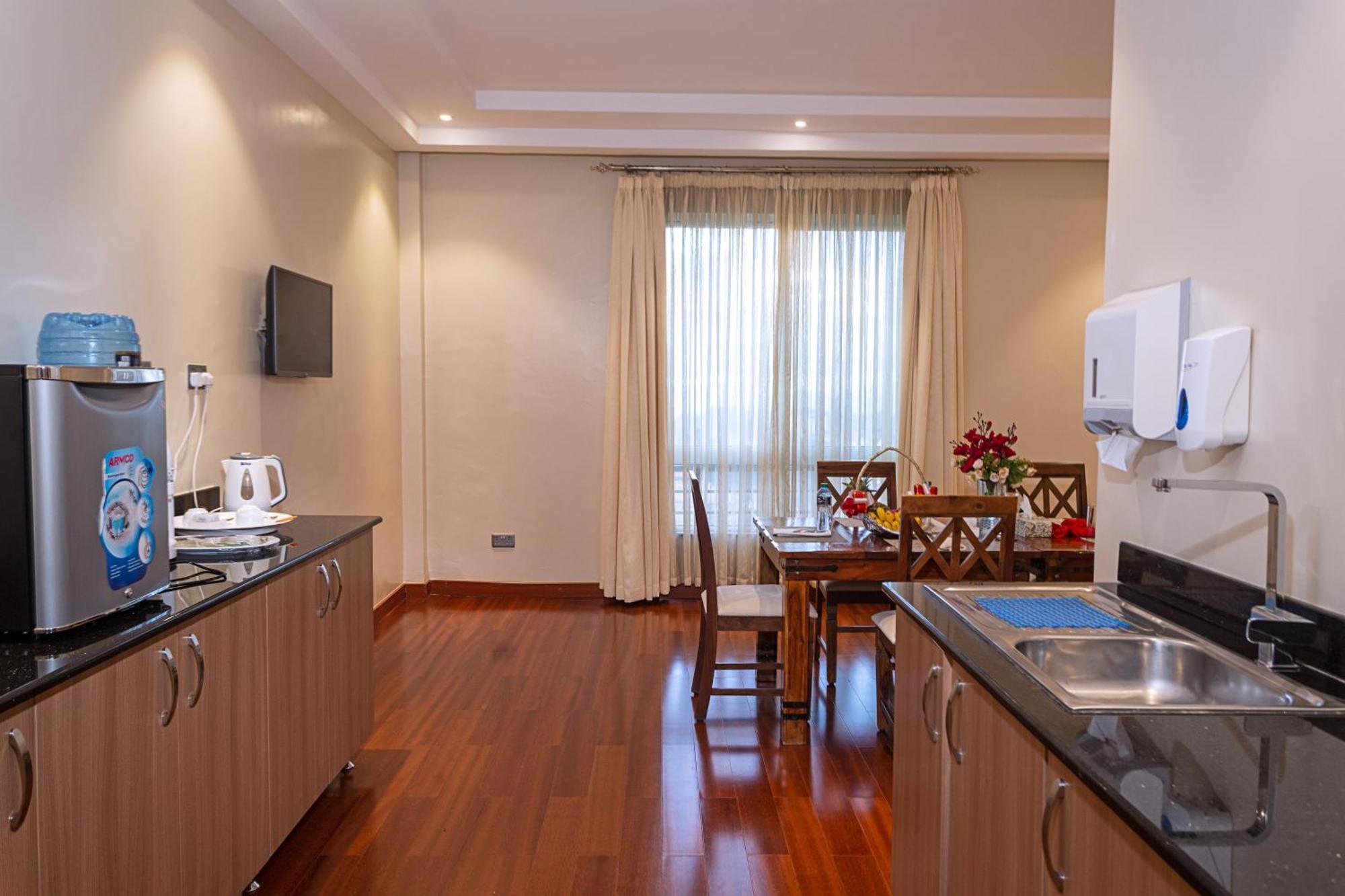 Three Steers Hotel Meru Екстериор снимка