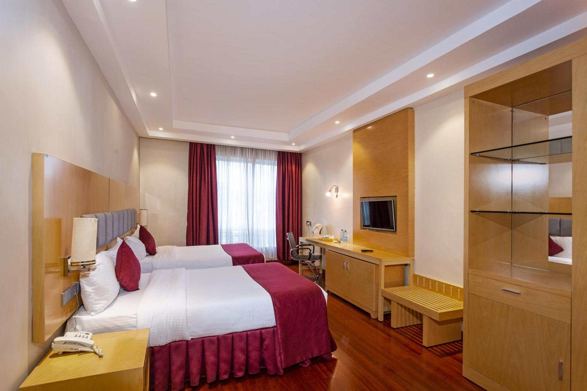 Three Steers Hotel Meru Екстериор снимка