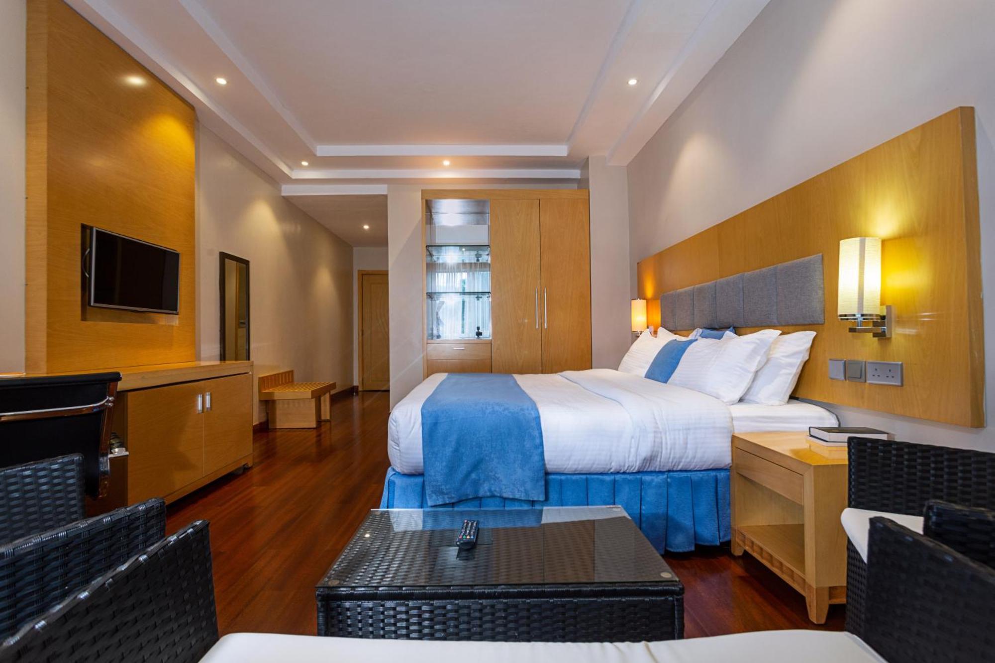 Three Steers Hotel Meru Екстериор снимка