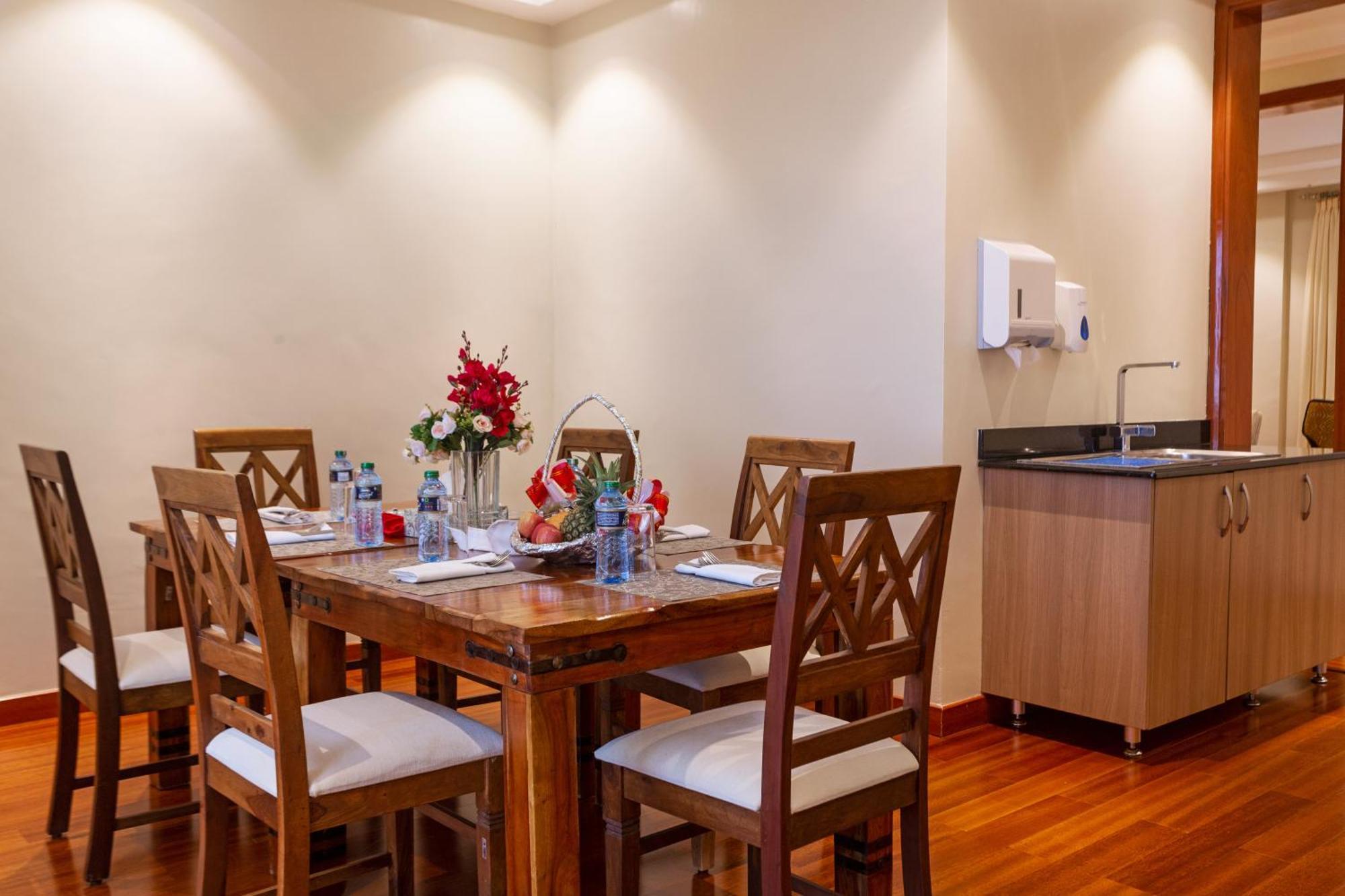 Three Steers Hotel Meru Екстериор снимка