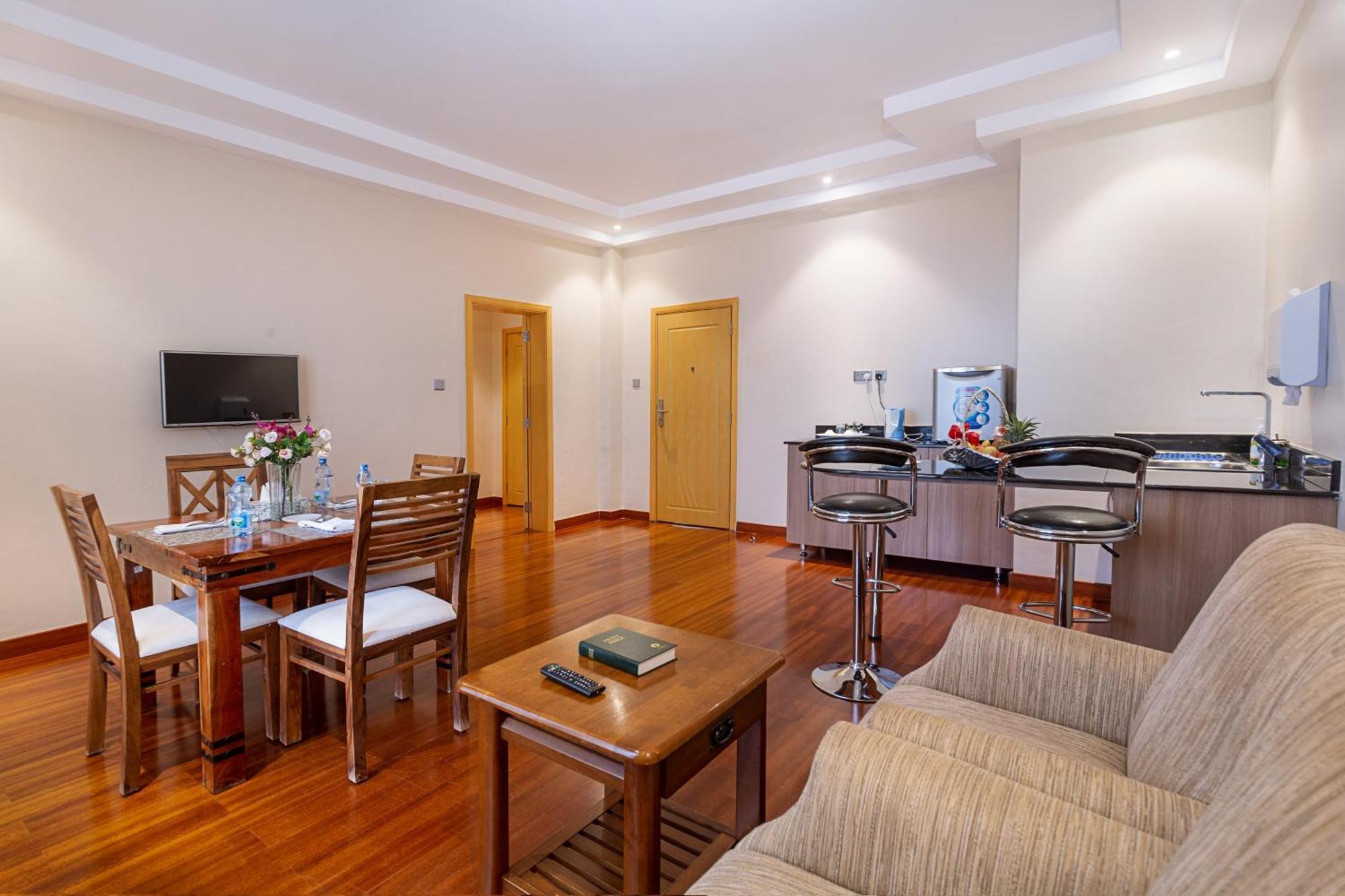 Three Steers Hotel Meru Екстериор снимка