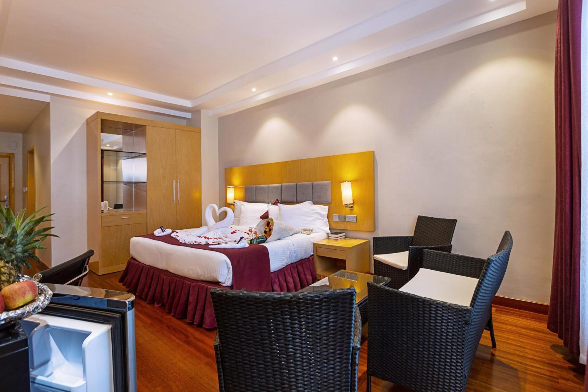 Three Steers Hotel Meru Екстериор снимка