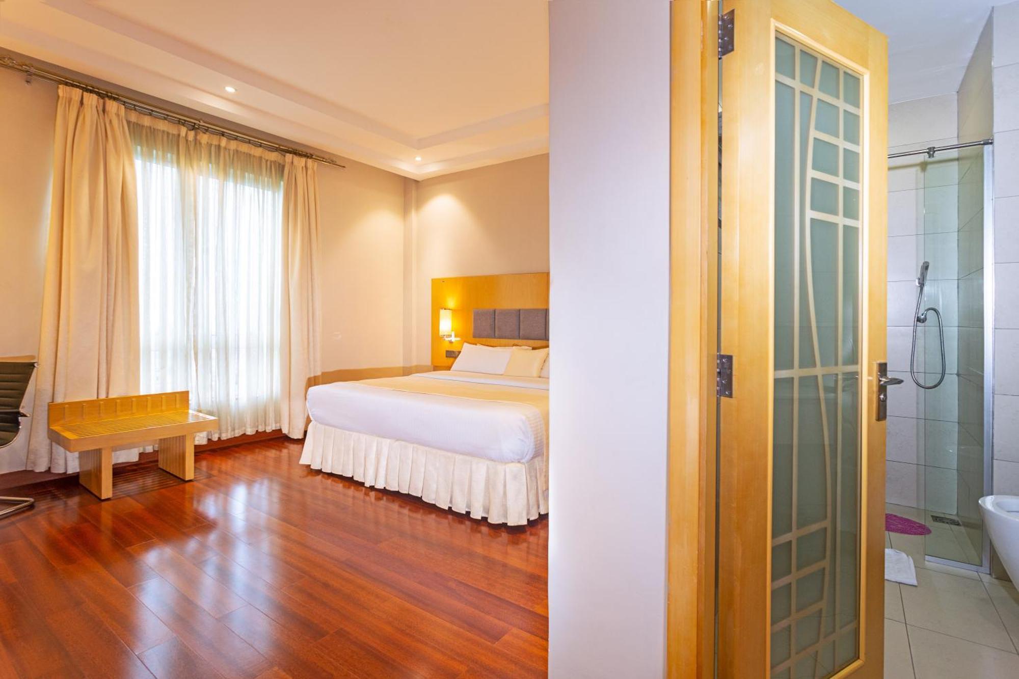 Three Steers Hotel Meru Екстериор снимка