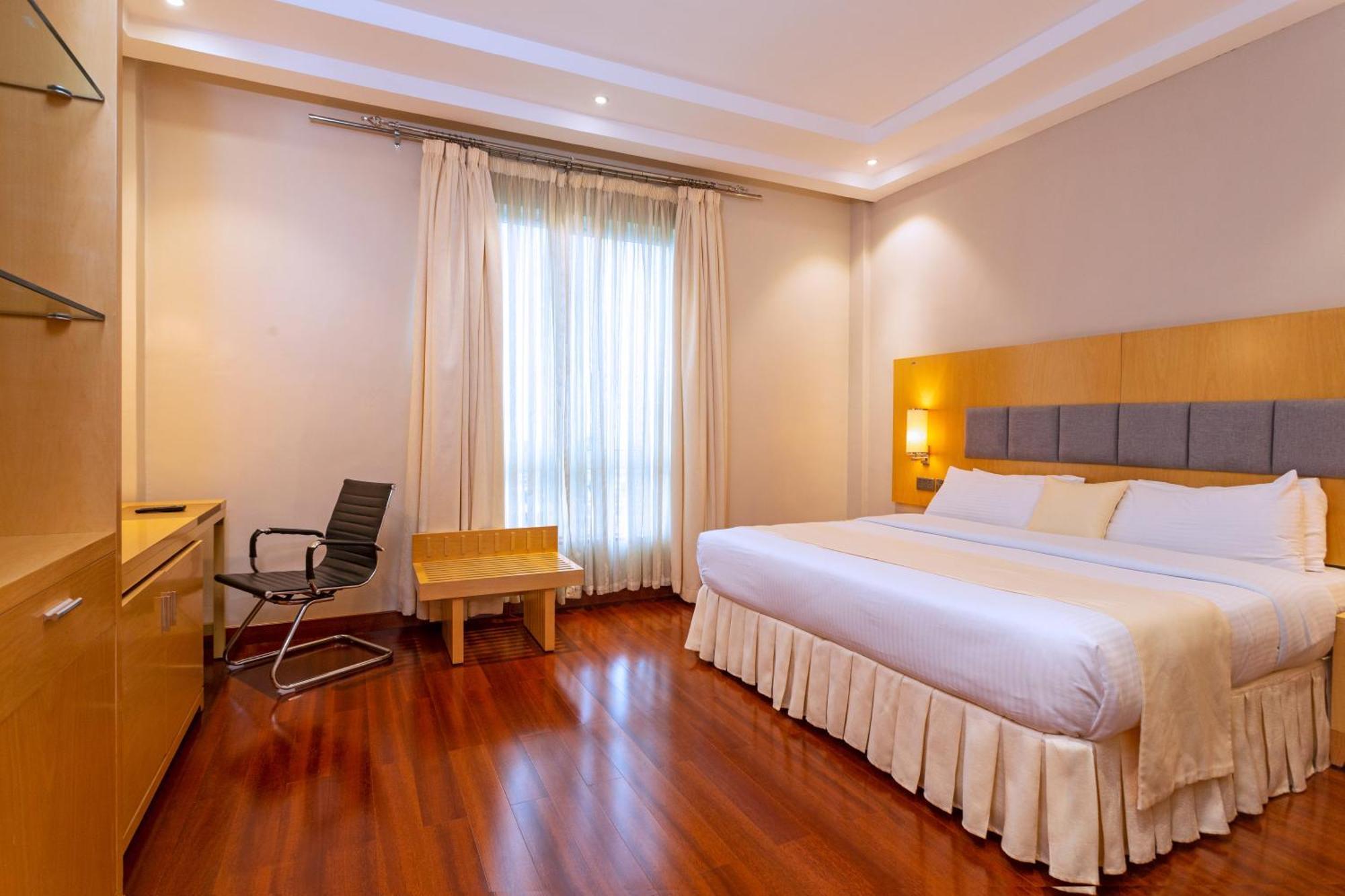 Three Steers Hotel Meru Екстериор снимка