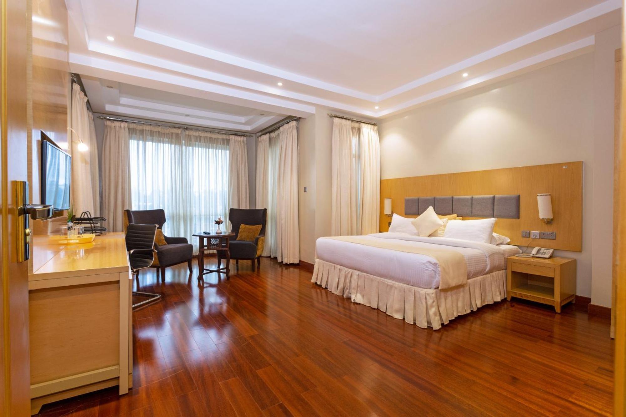 Three Steers Hotel Meru Екстериор снимка
