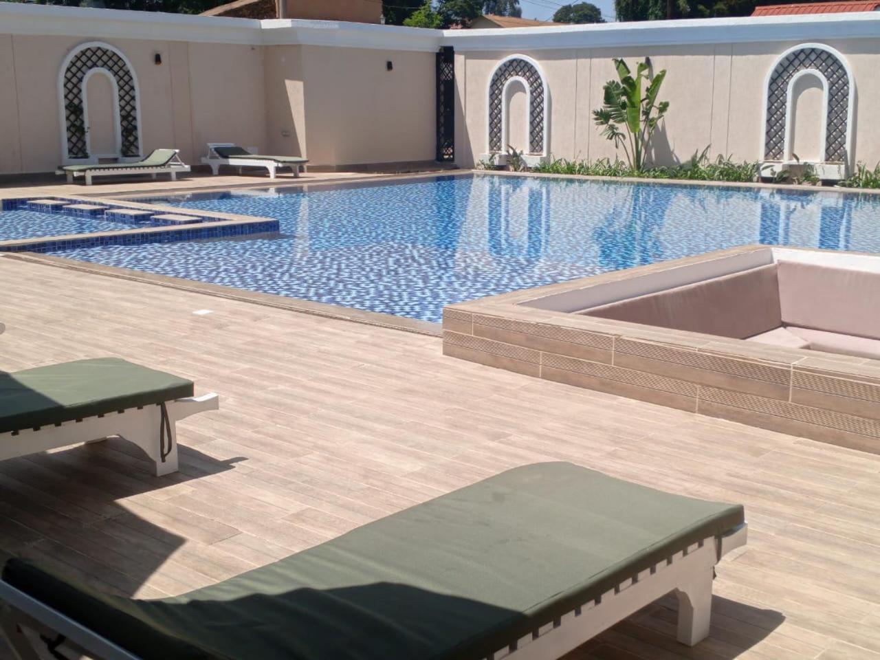 Three Steers Hotel Meru Екстериор снимка