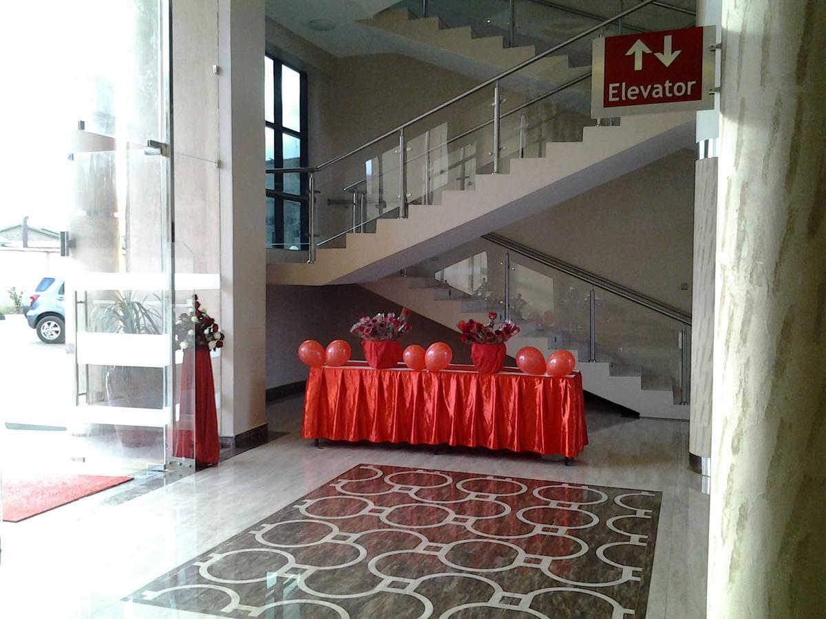 Three Steers Hotel Meru Екстериор снимка