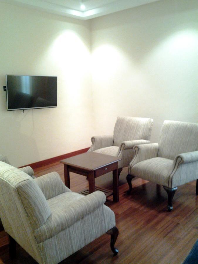 Three Steers Hotel Meru Екстериор снимка