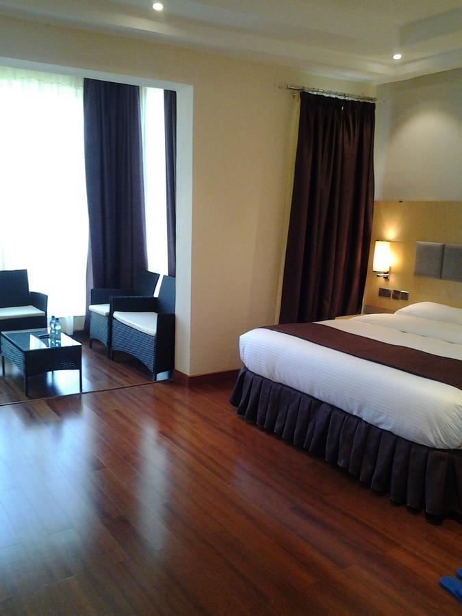 Three Steers Hotel Meru Екстериор снимка