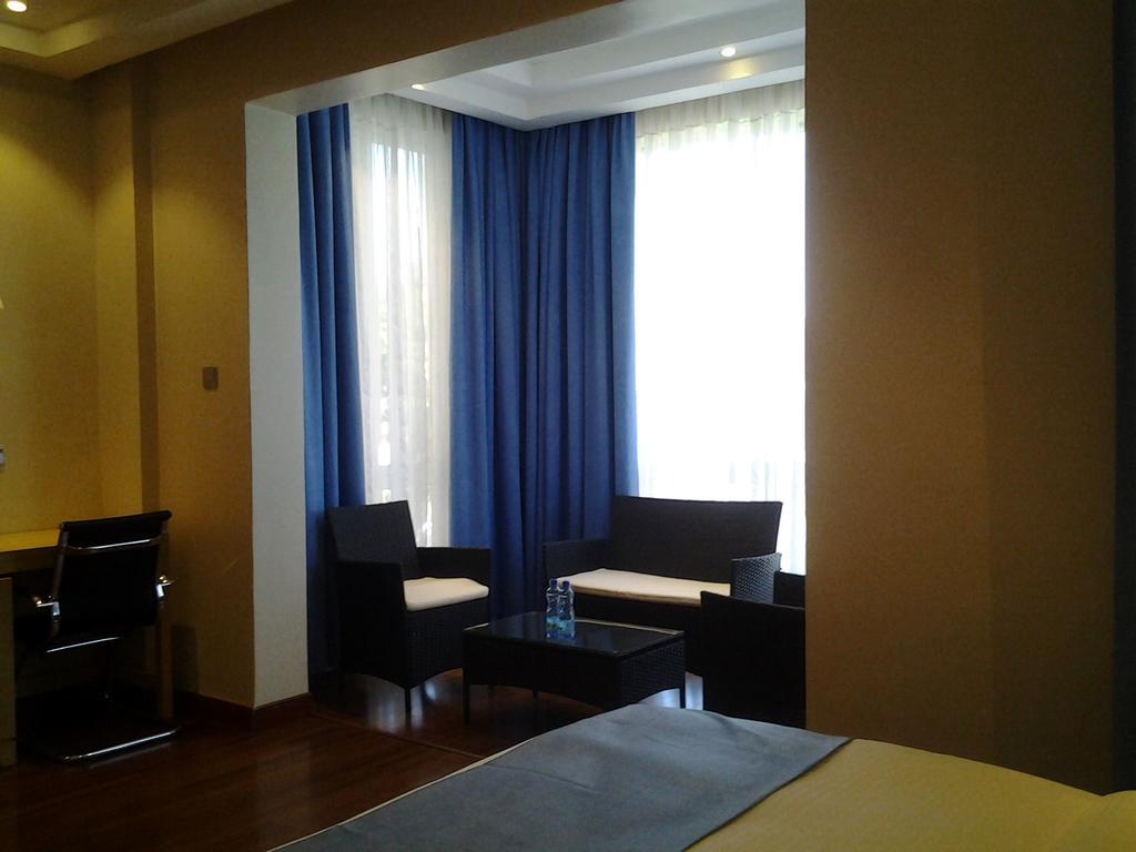 Three Steers Hotel Meru Екстериор снимка