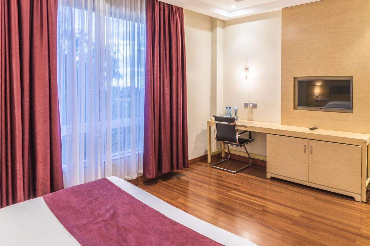 Three Steers Hotel Meru Екстериор снимка