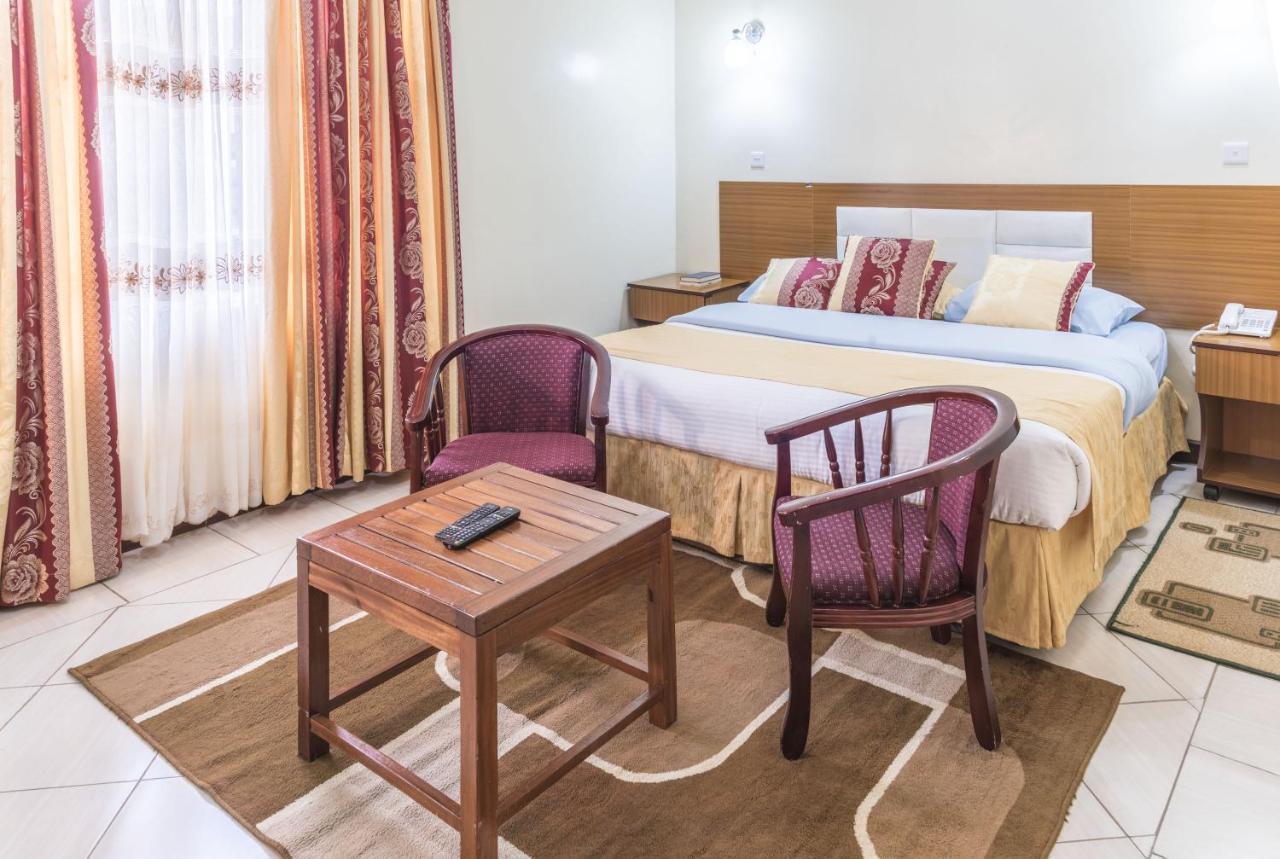 Three Steers Hotel Meru Екстериор снимка